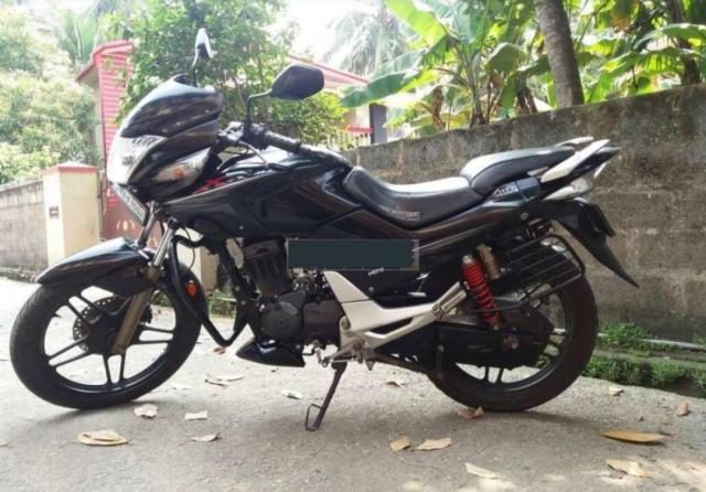 32 Used Hero Cbz Xtreme Motorcycle/Bike 