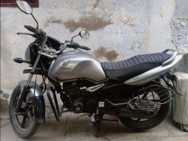 35 Used Silver Color Honda Cb Unicorn 